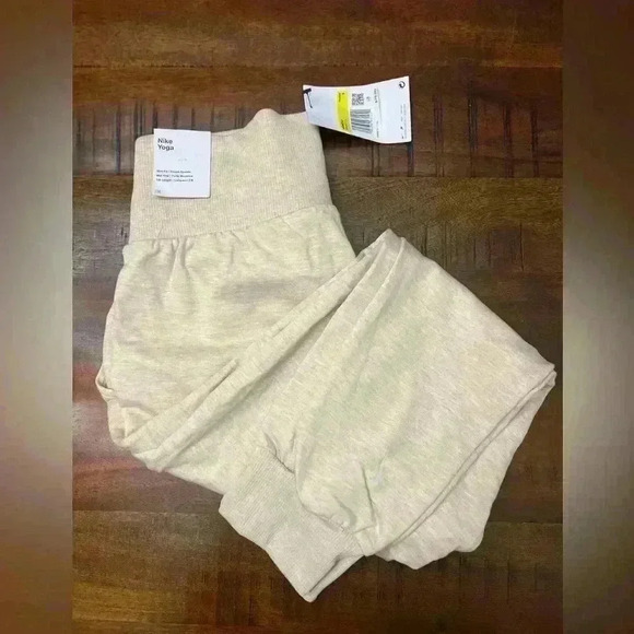 Nike Yoga Flow 7/8 Slim Fit Pants Oatmeal DB4480-141 - Picture 4 of 4